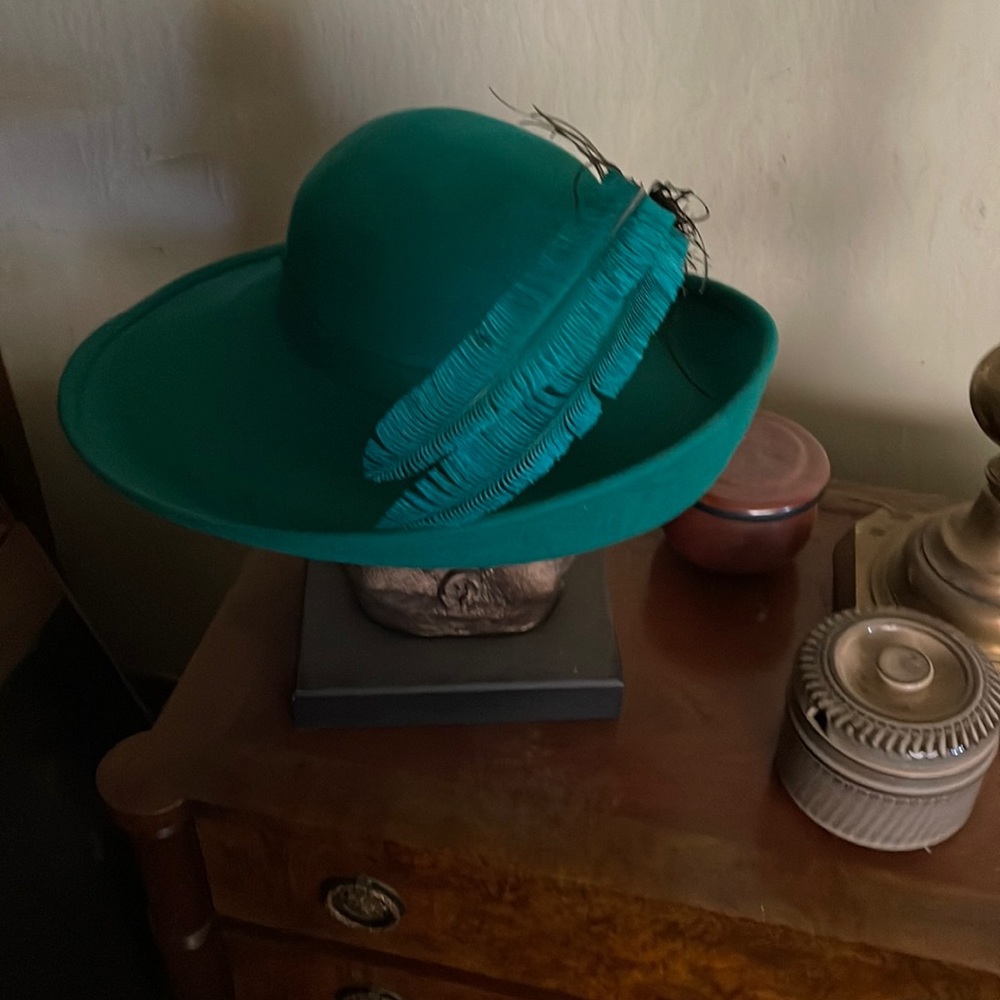 Wool green hat.